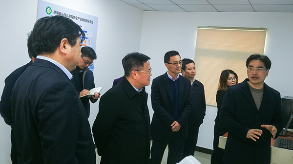 郑栅洁副书记一行听取汇报 郑栅洁副书记一行听取汇报