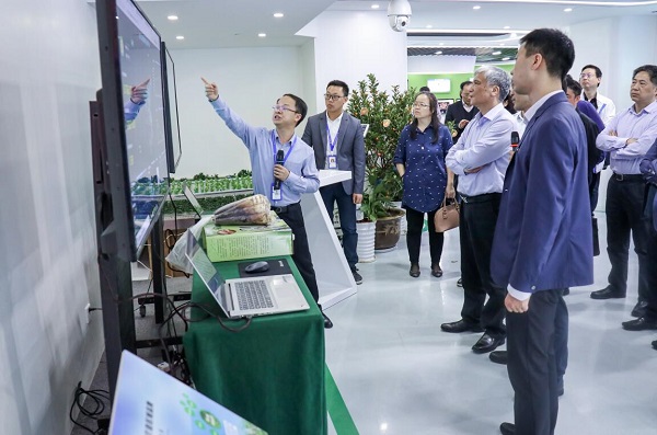 全国人大常委会副委员长丁仲礼莅临草莓视频在线免费考察调研 全国人大常委会副委员长丁仲礼莅临草莓视频在线免费考察调研