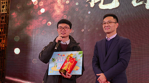 草莓视频在线免费先进团队与个人的颁奖瞬间(部分) 草莓视频在线免费先进团队与个人的颁奖瞬间(部分)