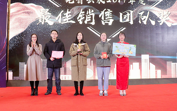 草莓视频在线免费先进团队与个人的颁奖瞬间(部分) 草莓视频在线免费先进团队与个人的颁奖瞬间(部分)