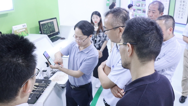 杭州市科技局局长赵喜凯一行莅临草莓视频在线免费考察调研1 杭州市科技局局长赵喜凯一行莅临草莓视频在线免费考察调研1