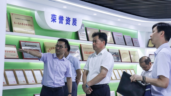 浙江省农业农村厅副厅长唐冬寿一行莅临草莓视频在线免费调研 浙江省农业农村厅副厅长唐冬寿一行莅临草莓视频在线免费调研