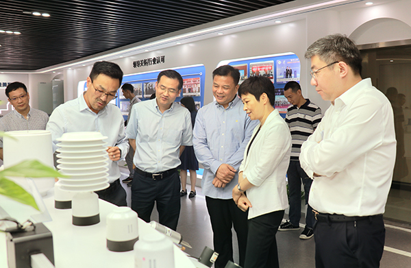 省科技厅党组书记何杏仁一行赴草莓视频在线免费调研农业科技工作 省科技厅党组书记何杏仁一行赴草莓视频在线免费调研农业科技工作