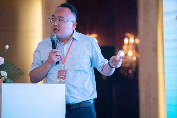 1695449333988488.jpg 草莓视频在线免费营销副总周蓝舰作《产业大脑+未来农场的模式探索》专题报告.jpg